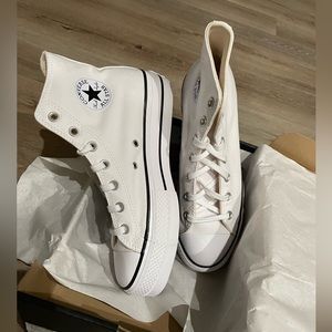 Woman’s Chuck Taylor All Star Lift platform leather shoes